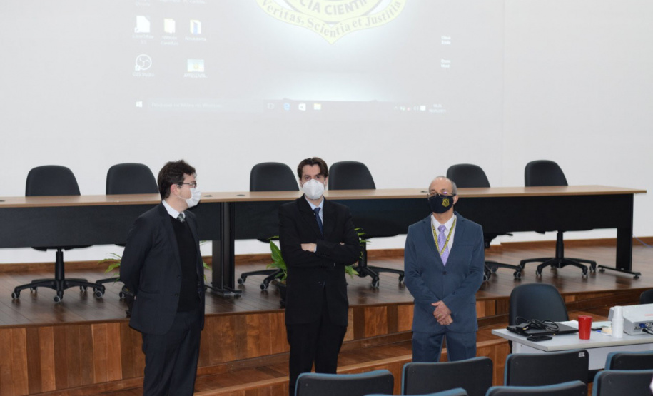 A Polícia Científica do Paraná realizou uma capacitação voltada às chefias das 20 unidades da instituição (18 no interior e duas na capital), com intuito de nivelar e unificar os trabalhos, além de integrar os profissionais. A capacitação teve carga horária de 30 horas e contou com diversas palestras ligadas à gestão, ministradas de terça a quinta-feira (18 a 20/05), na sede da Polícia Científica do Paraná, em Curitiba. - Curitiba, 21/05/2021 - Foto: SESP/PR