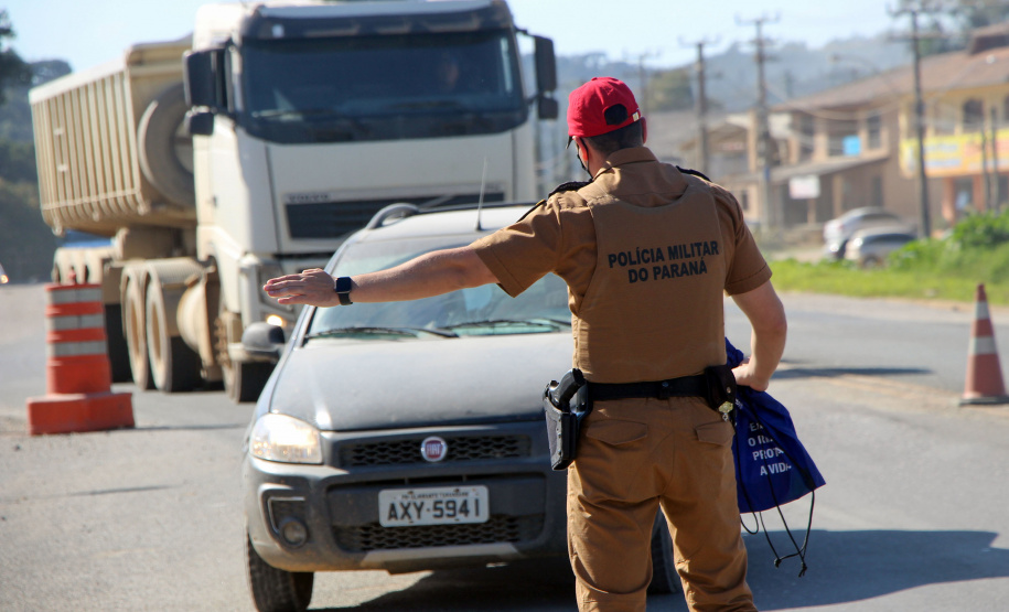 Almirante Tamandaré, 21 de maio de 2021. BPRv realiza blitz educativa alusiva ao Maio Amarelo.