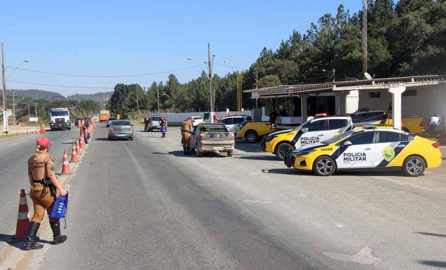 Almirante Tamandaré, 21 de maio de 2021. BPRv realiza blitz educativa alusiva ao Maio Amarelo.