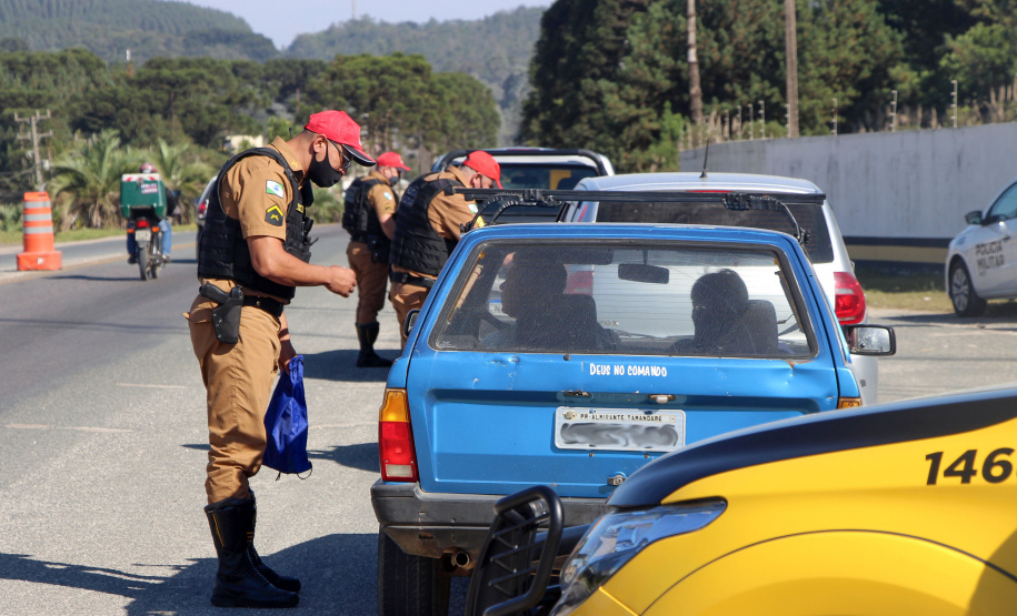 Almirante Tamandaré, 21 de maio de 2021. BPRv realiza blitz educativa alusiva ao Maio Amarelo.
