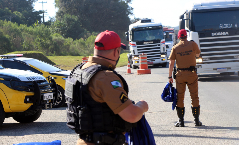 Almirante Tamandaré, 21 de maio de 2021. BPRv realiza blitz educativa alusiva ao Maio Amarelo.