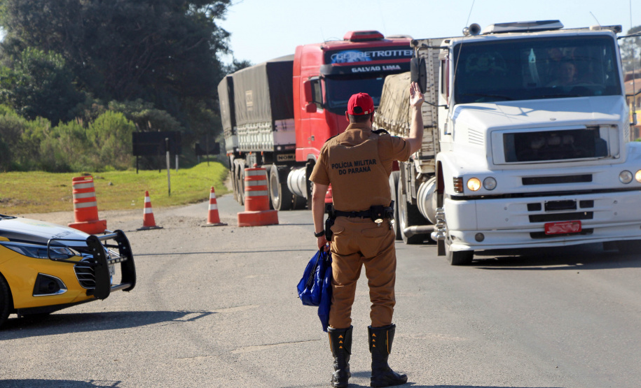 Almirante Tamandaré, 21 de maio de 2021. BPRv realiza blitz educativa alusiva ao Maio Amarelo.