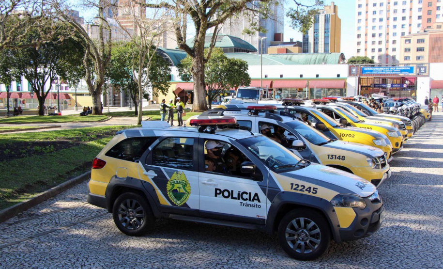 Operação da Ação Integrada de Fiscalização Urbana (Aifu) neste final de semana flagrou mais casos de desrespeito às medidas sanitárias. Aglomerações foram dispersadas em pontos públicos como a Praça do Gaúcho e o Parcão do Museu Oscar Niemeyer, sendo encontradas 969 pessoas não respeitando o distanciamento social e o uso de máscara. - Curitiba, 24/05/2021 - Foto: SESP/PR