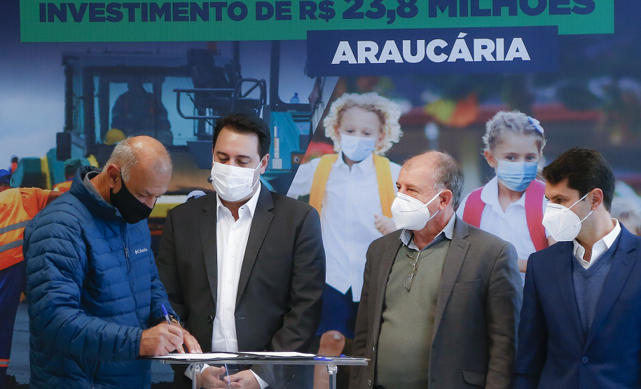 O Governo do Estado vai investir R$ 11,8 milhões na pavimentação de duas importantes ruas de Araucária, na Região Metropolitana de Curitiba