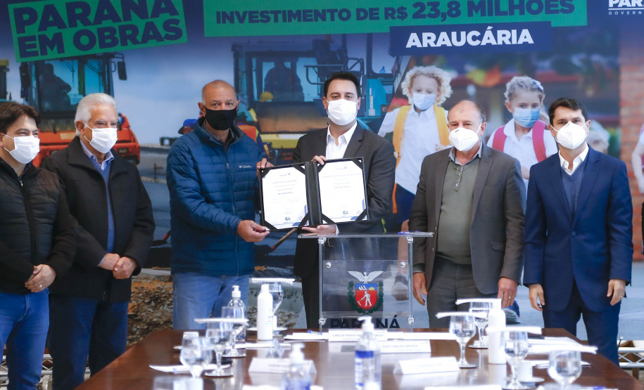 O Governo do Estado vai investir R$ 11,8 milhões na pavimentação de duas importantes ruas de Araucária, na Região Metropolitana de Curitiba