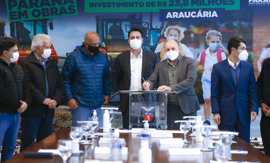 O Governo do Estado vai investir R$ 11,8 milhões na pavimentação de duas importantes ruas de Araucária, na Região Metropolitana de Curitiba