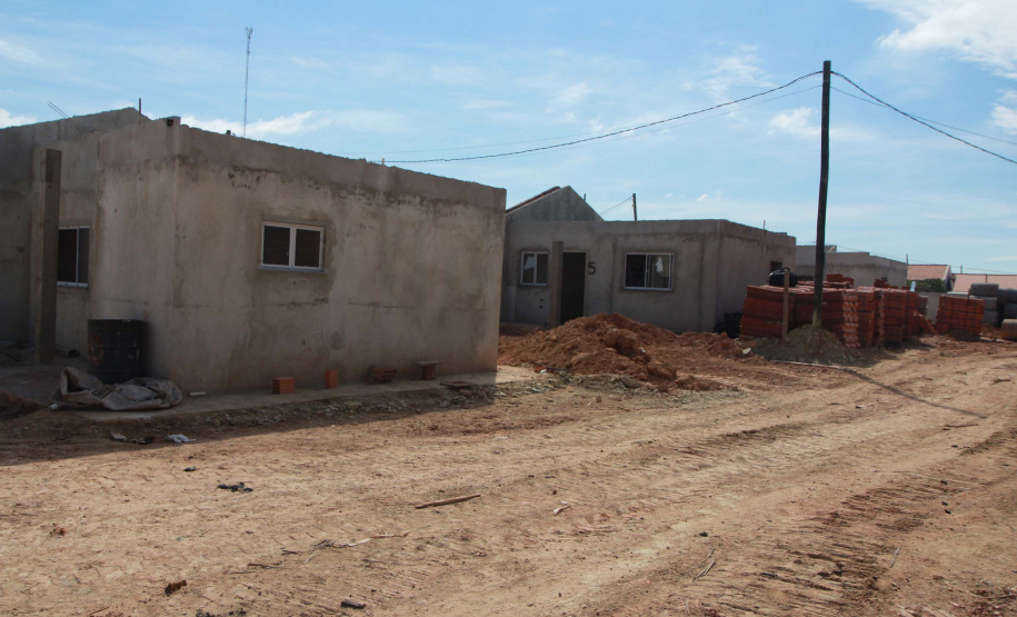 A obra de construção do condomínio para idosos em Prudentópolis, do programa Viver Mais Paraná, do Governo do Estado, ultrapassou 60% de execução O empreendimento, que recebe mais de R$ 4 milhões de investimento do tesouro estadual, será entregue ainda este ano à população, de acordo com os representantes da Cohapar que vistoriaram os trabalhos nesta segunda-feira (24). Foto: Alessandro Vieira/AEN