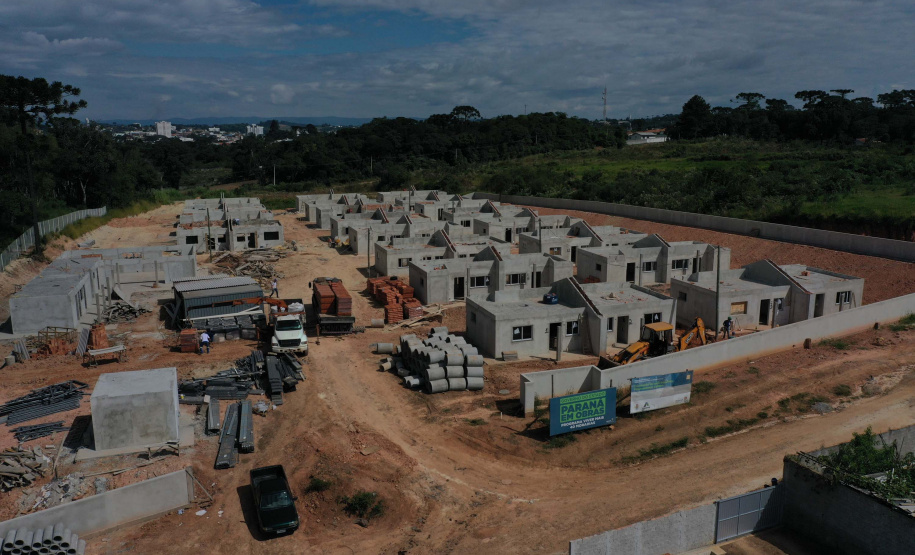 A obra de construção do condomínio para idosos em Prudentópolis, do programa Viver Mais Paraná, do Governo do Estado, ultrapassou 60% de execução O empreendimento, que recebe mais de R$ 4 milhões de investimento do tesouro estadual, será entregue ainda este ano à população, de acordo com os representantes da Cohapar que vistoriaram os trabalhos nesta segunda-feira (24). Foto: Alessandro Vieira/AEN