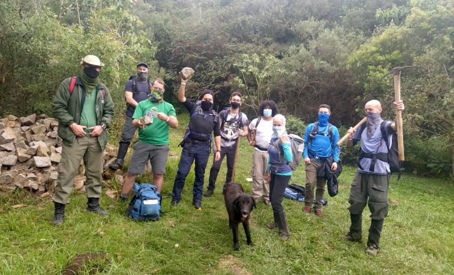 As trilhas do Parque Estadual Pico do Paraná e do Morro do Anhangava, atrativo do Parque Estadual Serra da Baitaca, receberam manutenção através de voluntários, neste final de semana. Ambos estão localizados na Região Metropolitana de Curitiba (RMC). -  Curitiba, 14/05/2021  -  Foto: Divulgação SEDEST