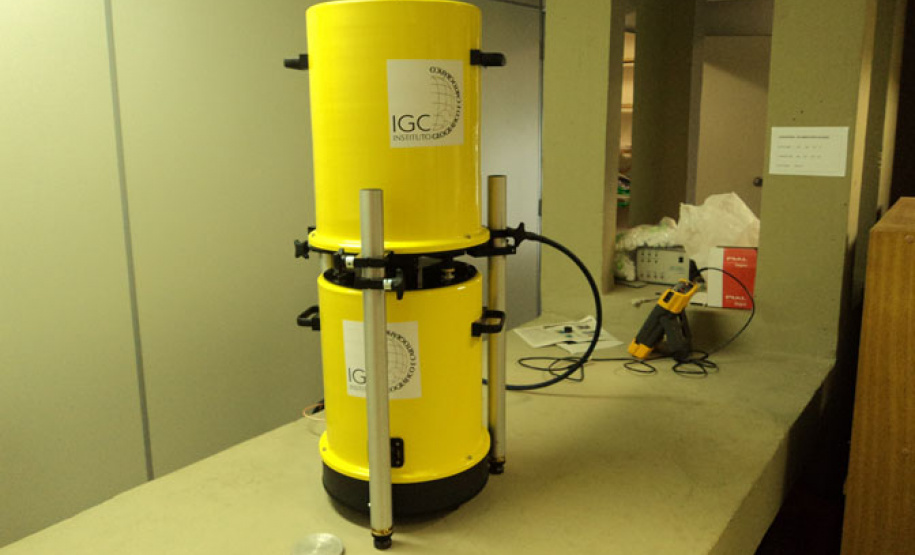 Começou nesta segunda-feira (24), em Londrina, o levantamento gravimétrico para a criação de uma rede absoluta de gravidade no Estado do Paraná. O trabalho será realizado pelo Professor Doutor, Denizar Blitzkow, especialista em ciências geodésicas, com o apoio técnico de servidores da Diretoria de Gestão Territorial, do Instituto Água e Terra (IAT), órgão vinculado a Secretaria de Estado do Desenvolvimento Sustentável e do Turismo. - Curitiba, 245/05/2021 - Foto: SEDEST