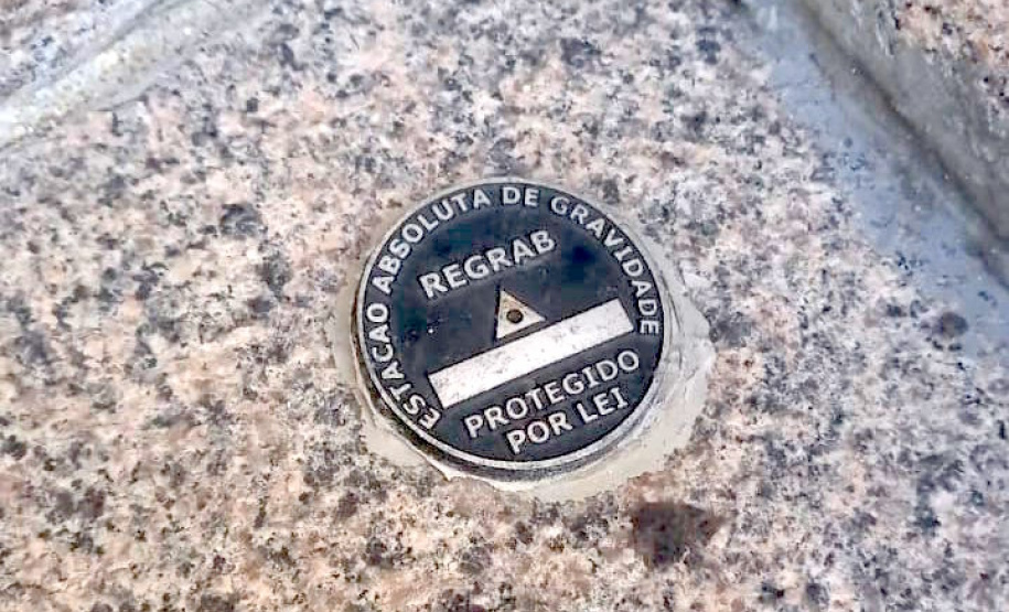 Começou nesta segunda-feira (24), em Londrina, o levantamento gravimétrico para a criação de uma rede absoluta de gravidade no Estado do Paraná. O trabalho será realizado pelo Professor Doutor, Denizar Blitzkow, especialista em ciências geodésicas, com o apoio técnico de servidores da Diretoria de Gestão Territorial, do Instituto Água e Terra (IAT), órgão vinculado a Secretaria de Estado do Desenvolvimento Sustentável e do Turismo. - Curitiba, 245/05/2021 - Foto: SEDEST