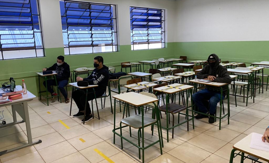 Mais escolas voltam às aulas presenciais no Paraná. Junto aos outros 200 colégios reabertos há 14 dias, a retomada permite que mais 40 mil estudantes, de 28 Núcleos Regionais de Educação (NREs), que englobam aproximadamente 150 municípios, voltem para a sala de aula - Curitiba, 24/05/2021 - Foto: SEED