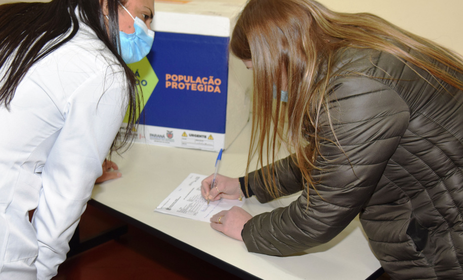 O Governo do Estado descentralizou vacinas contra a Covid-19 da Pfizer/BioNTech para nove municípios do Paraná nesta segunda-feira (24). Ao todo 39.780 doses foram distribuídas para Curitiba, Ponta Grossa, Guarapuava, Foz do Iguaçu, Araucária, Campo Largo, São José dos Pinhais, Colombo e Pinhais. -  24/05/2021  -  Foto: Américo Antonio/SESA
