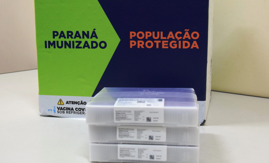 O Governo do Estado descentralizou vacinas contra a Covid-19 da Pfizer/BioNTech para nove municípios do Paraná nesta segunda-feira (24). Ao todo 39.780 doses foram distribuídas para Curitiba, Ponta Grossa, Guarapuava, Foz do Iguaçu, Araucária, Campo Largo, São José dos Pinhais, Colombo e Pinhais. -  24/05/2021  -  Foto: Américo Antonio/SESA