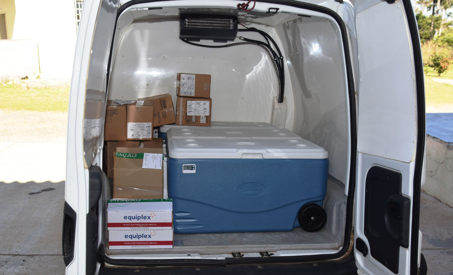 O Governo do Estado descentralizou vacinas contra a Covid-19 da Pfizer/BioNTech para nove municípios do Paraná nesta segunda-feira (24). Ao todo 39.780 doses foram distribuídas para Curitiba, Ponta Grossa, Guarapuava, Foz do Iguaçu, Araucária, Campo Largo, São José dos Pinhais, Colombo e Pinhais. -  24/05/2021  -  Foto: Américo Antonio/SESA