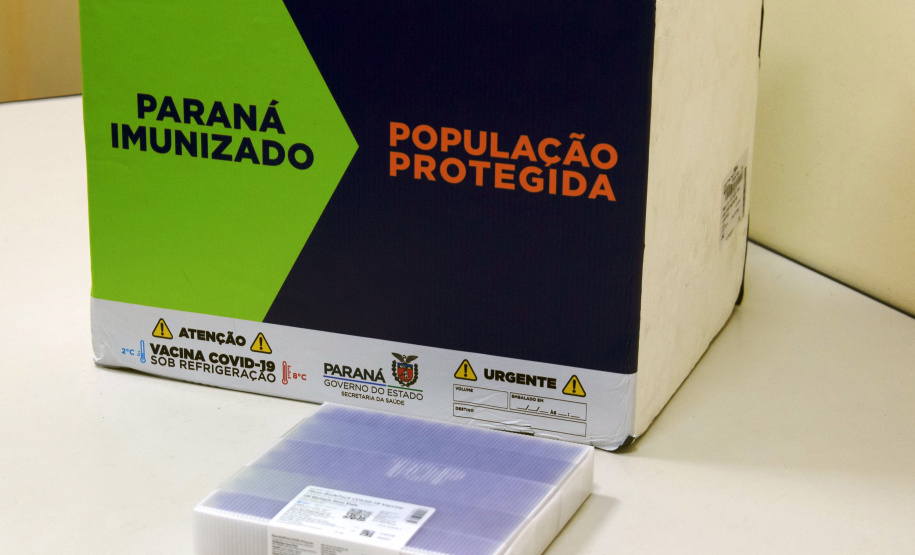 O Governo do Estado descentralizou vacinas contra a Covid-19 da Pfizer/BioNTech para nove municípios do Paraná nesta segunda-feira (24). Ao todo 39.780 doses foram distribuídas para Curitiba, Ponta Grossa, Guarapuava, Foz do Iguaçu, Araucária, Campo Largo, São José dos Pinhais, Colombo e Pinhais. -  24/05/2021  -  Foto: Américo Antonio/SESA