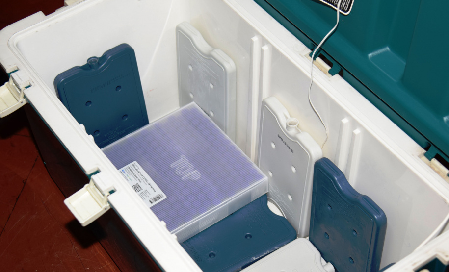 O Governo do Estado descentralizou vacinas contra a Covid-19 da Pfizer/BioNTech para nove municípios do Paraná nesta segunda-feira (24). Ao todo 39.780 doses foram distribuídas para Curitiba, Ponta Grossa, Guarapuava, Foz do Iguaçu, Araucária, Campo Largo, São José dos Pinhais, Colombo e Pinhais. -  24/05/2021  -  Foto: Américo Antonio/SESA