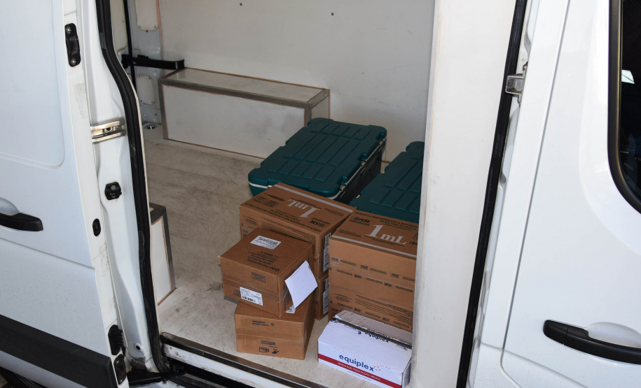 O Governo do Estado descentralizou vacinas contra a Covid-19 da Pfizer/BioNTech para nove municípios do Paraná nesta segunda-feira (24). Ao todo 39.780 doses foram distribuídas para Curitiba, Ponta Grossa, Guarapuava, Foz do Iguaçu, Araucária, Campo Largo, São José dos Pinhais, Colombo e Pinhais. -  24/05/2021  -  Foto: Américo Antonio/SESA