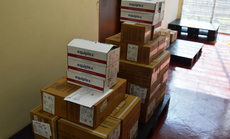 O Governo do Estado descentralizou vacinas contra a Covid-19 da Pfizer/BioNTech para nove municípios do Paraná nesta segunda-feira (24). Ao todo 39.780 doses foram distribuídas para Curitiba, Ponta Grossa, Guarapuava, Foz do Iguaçu, Araucária, Campo Largo, São José dos Pinhais, Colombo e Pinhais. -  24/05/2021  -  Foto: Américo Antonio/SESA