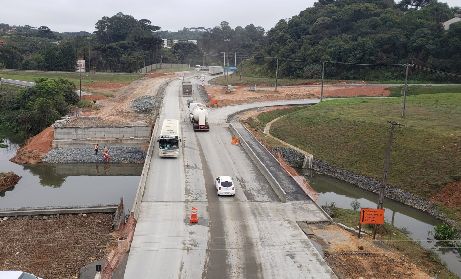 Transporte de vigas para obra na PR-092 afetará o trânsito entre Curitiba e Almirante Tamandaré. Foto::DER