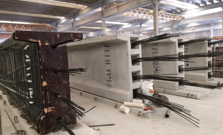 Transporte de vigas para obra na PR-092 afetará o trânsito entre Curitiba e Almirante Tamandaré. Foto::DER