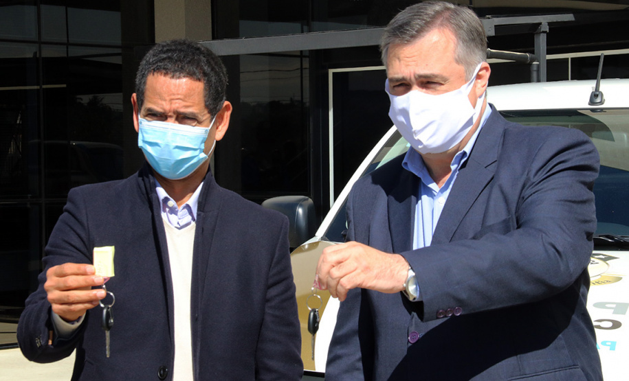 Entrega de novas viaturas para a Polícia Científica. Na foto o secretário da Segurança Pública do Paraná, Romulo Marinho Soares; secretário Estadual da Saúde, Beto Preto.