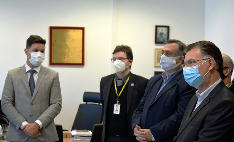 Um Termo de Cooperação Técnica firmado nesta terça-feira (25) entre a Polícia Científica e o Complexo Hospitalar do Trabalhador (CHT) vai permitir o uso compartilhado do laboratório multiusuário de patologia forense do Instituto Médico Legal (IML). Foto: Américo Antonio/SESA