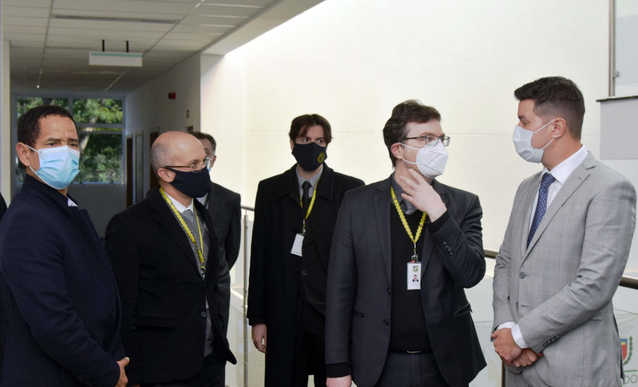 Um Termo de Cooperação Técnica firmado nesta terça-feira (25) entre a Polícia Científica e o Complexo Hospitalar do Trabalhador (CHT) vai permitir o uso compartilhado do laboratório multiusuário de patologia forense do Instituto Médico Legal (IML). Foto: Américo Antonio/SESA