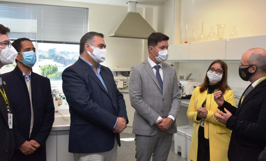 Um Termo de Cooperação Técnica firmado nesta terça-feira (25) entre a Polícia Científica e o Complexo Hospitalar do Trabalhador (CHT) vai permitir o uso compartilhado do laboratório multiusuário de patologia forense do Instituto Médico Legal (IML). Foto: Américo Antonio/SESA