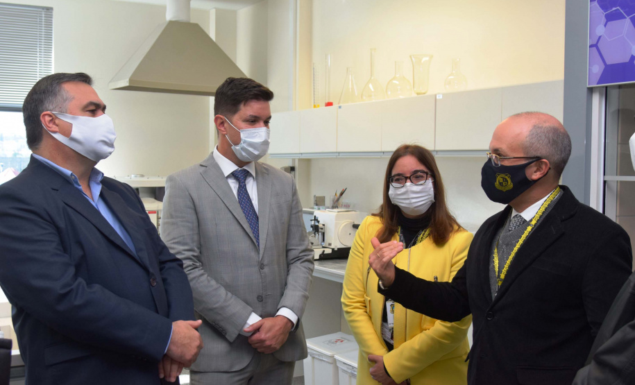 Um Termo de Cooperação Técnica firmado nesta terça-feira (25) entre a Polícia Científica e o Complexo Hospitalar do Trabalhador (CHT) vai permitir o uso compartilhado do laboratório multiusuário de patologia forense do Instituto Médico Legal (IML). Foto: Américo Antonio/SESA