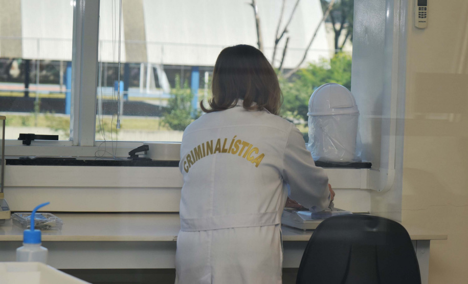 Um Termo de Cooperação Técnica firmado nesta terça-feira (25) entre a Polícia Científica e o Complexo Hospitalar do Trabalhador (CHT) vai permitir o uso compartilhado do laboratório multiusuário de patologia forense do Instituto Médico Legal (IML). Foto: Américo Antonio/SESA