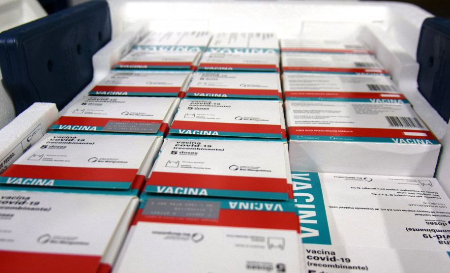 A Secretaria de Estado da Saúde (Sesa) recebeu na noite desta terça-feira (26), 352.750 doses da vacina AstraZeneca/Fiocruz, contra a Covid-19.   -  Curiti, 26/05/2021  -  Foto: Américo Antonio/SESA