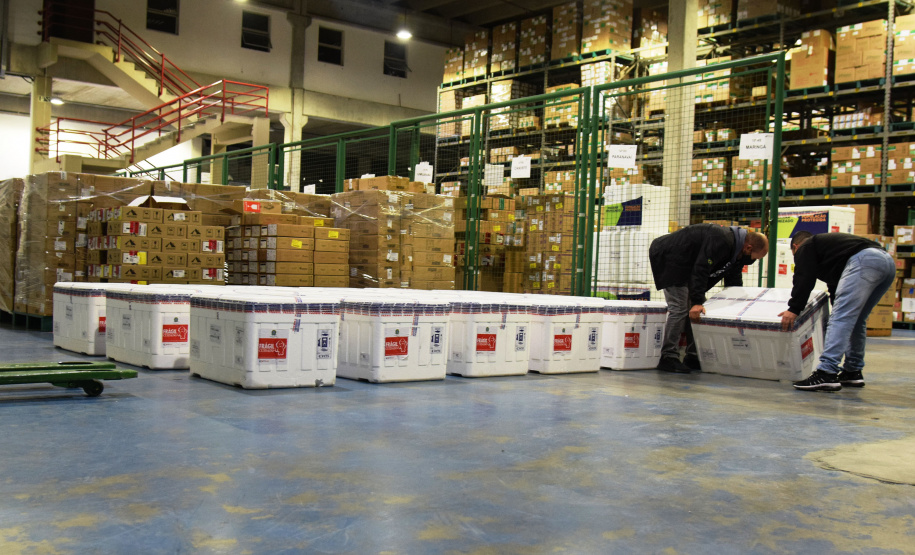 A Secretaria de Estado da Saúde (Sesa) recebeu na noite desta terça-feira (26), 352.750 doses da vacina AstraZeneca/Fiocruz, contra a Covid-19.   -  Curiti, 26/05/2021  -  Foto: Américo Antonio/SESA