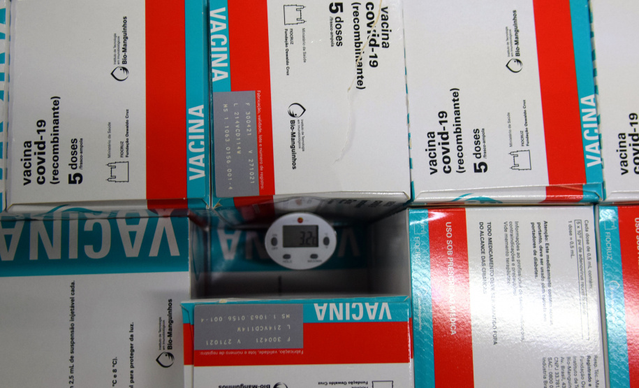 A Secretaria de Estado da Saúde (Sesa) recebeu na noite desta terça-feira (26), 352.750 doses da vacina AstraZeneca/Fiocruz, contra a Covid-19.   -  Curiti, 26/05/2021  -  Foto: Américo Antonio/SESA