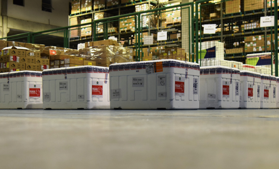 A Secretaria de Estado da Saúde (Sesa) recebeu na noite desta terça-feira (26), 352.750 doses da vacina AstraZeneca/Fiocruz, contra a Covid-19.   -  Curiti, 26/05/2021  -  Foto: Américo Antonio/SESA