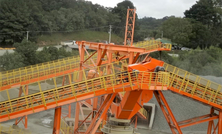 A produção das indústrias paranaenses de minerais não metálicos cresceu 25,8% no primeiro trimestre deste ano, em comparação ao mesmo período de 2020. Segundo dados da Produção Industrial mensal Regional do Instituto Brasileiro de Geologia e estatística (IBGE), o setor apresentou o segundo maior crescimento do país.  -  Curitiba, 26/05/2021  -  Foto: SEDEST