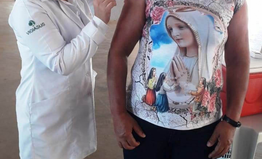 O Paraná ultrapassou a marca dos 30 mil profissionais da educação básica que receberam a primeira dose da vacina contra a Covid-19 nesta quarta-feira (26). O número, que soma 32.524 trabalhadores até esta manhã, representa cerca de um quinto (19,2%) do total do grupo prioritário, estimado em 169.057 pessoas no Estado. - Pedagoga Regina Melo, de Arapongas, NRE de Apucarana - foto: SEED