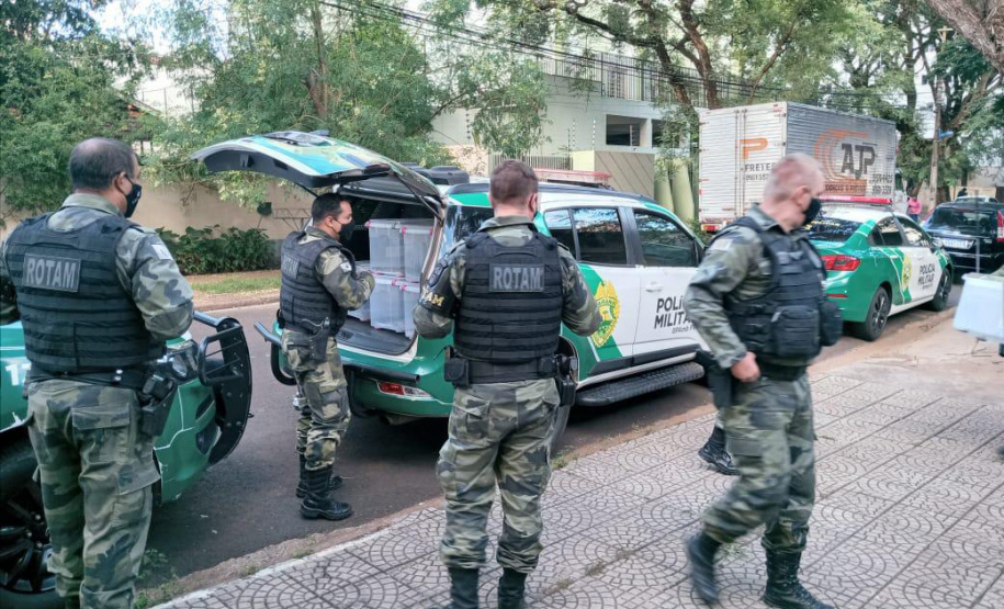 Animais de espécimes nativas e exóticas foram apreendidos durante cumprimento de mandados de busca e apreensão em Maringá, no Noroeste do Estado, nesta terça-feira (25). A operação contou com o apoio do Batalhão de Polícia Ambiental ? Força Verde. - Foto: ROTAM/Batalhão de Polícia Ambiental ? Força Verde.