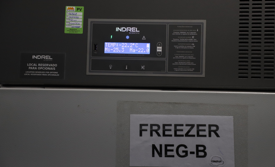A Secretaria de Estado da Saúde (Sesa) recebeu na noite desta quarta-feira (26) a quarta remessa de vacinas contra a Covid-19 da Pfizer/BioNTech. O quantitativo de 37.440 doses faz parte da 21ª remessa de distribuição do Ministério da Saúde.  -  Curitiba, 26/05/2021  -  Foto: Ari Dias/AEN