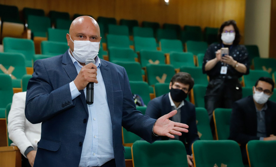 O Departamento de Estradas de Rodagem do Paraná (DER/PR) realizou esta semana a fase de lances da licitação do projeto e da obra de duplicação da PR-317, entre Maringá e Iguaraçu, na região Noroeste