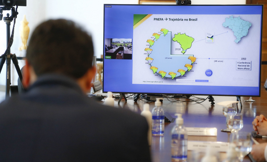 “Esse é o maior anúncio para o agronegócio paranaense nos últimos 50 anos”. Esse é o sentimento do governador Carlos Massa Ratinho Junior ao comemorar o novo status de área livre de febre aftosa sem vacinação, concedido pela Organização Mundial da Saúde Animal (OIE) nesta quinta-feira (27). Foto: Jonathan Campos/AEN