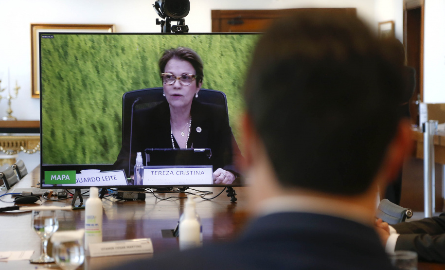 “Esse é o maior anúncio para o agronegócio paranaense nos últimos 50 anos”. Esse é o sentimento do governador Carlos Massa Ratinho Junior ao comemorar o novo status de área livre de febre aftosa sem vacinação, concedido pela Organização Mundial da Saúde Animal (OIE) nesta quinta-feira (27). Foto: Jonathan Campos/AEN