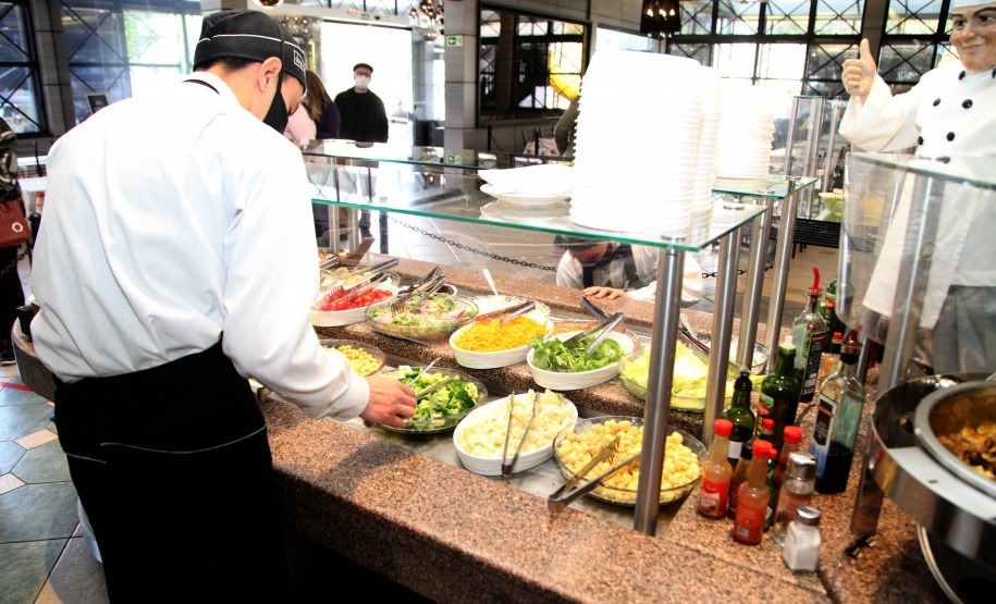 Em atualização do decreto, Estado amplia em uma hora funcionamento de restaurantes, bares e lanchonetes. Foto: Ari Dias/AEN
