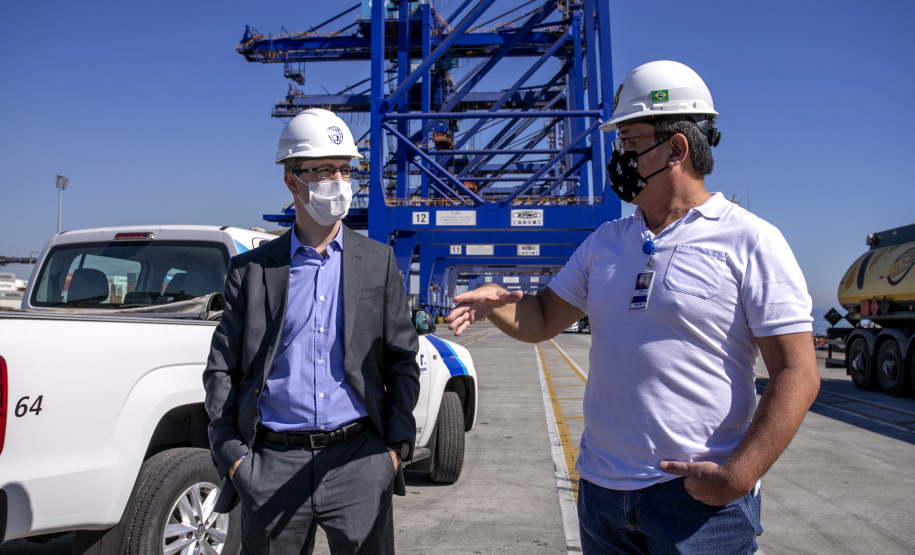 Novo delegado da Polícia Federal em Paranaguá conhece a estrutura da Portos do Paraná  - Paranaguá, 27/05/2021  -  Foto: Claudio Neves/Portos do Paraná