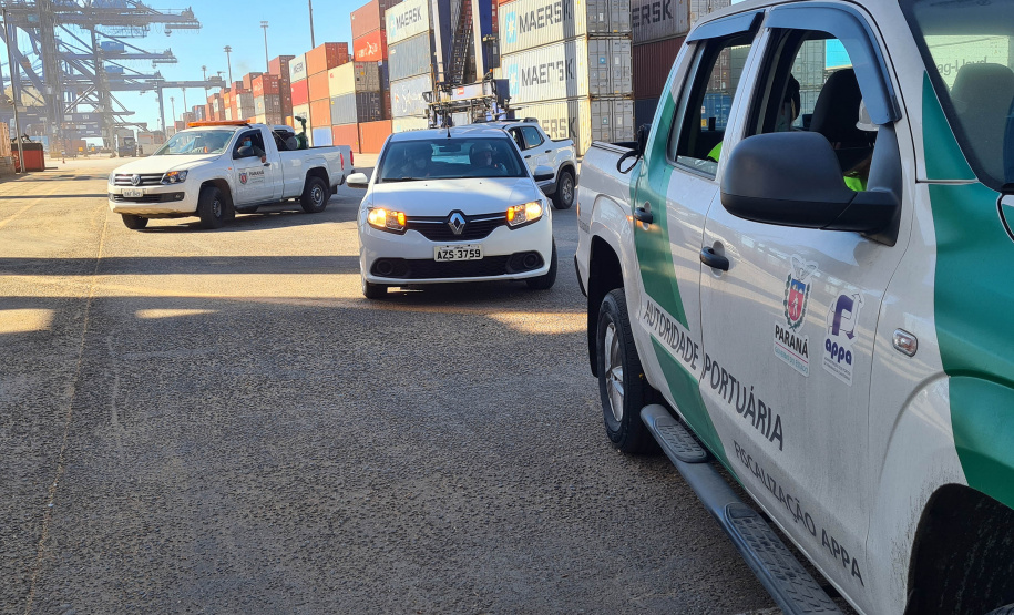 No começo da semana, técnicos e funcionários da Secretaria de Saúde do Estado e da Secretaria Municipal de Saúde e Prevenção de Paranaguá (SEMSAP) estiveram no Porto de Paranaguá para fazer o reconhecimento e uma análise prévia da área do cais, para definição de metodologias e técnicas de aplicação do ?fumacê?, com objetivo de combater a proliferação do mosquito da dengue. - Foto_ Claudio Neves/Portos do Paraná