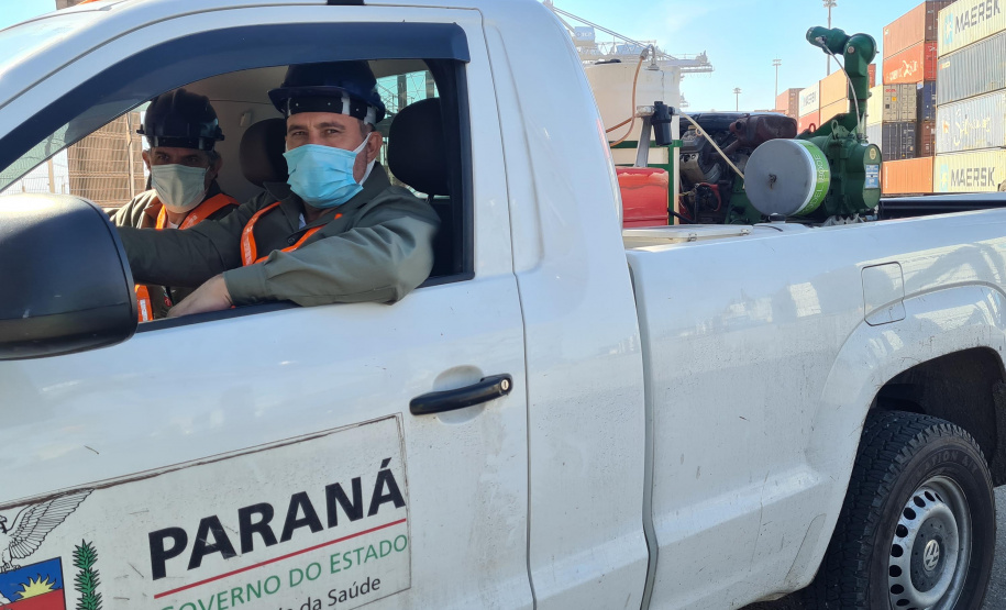 No começo da semana, técnicos e funcionários da Secretaria de Saúde do Estado e da Secretaria Municipal de Saúde e Prevenção de Paranaguá (SEMSAP) estiveram no Porto de Paranaguá para fazer o reconhecimento e uma análise prévia da área do cais, para definição de metodologias e técnicas de aplicação do ?fumacê?, com objetivo de combater a proliferação do mosquito da dengue. - Foto_ Claudio Neves/Portos do Paraná