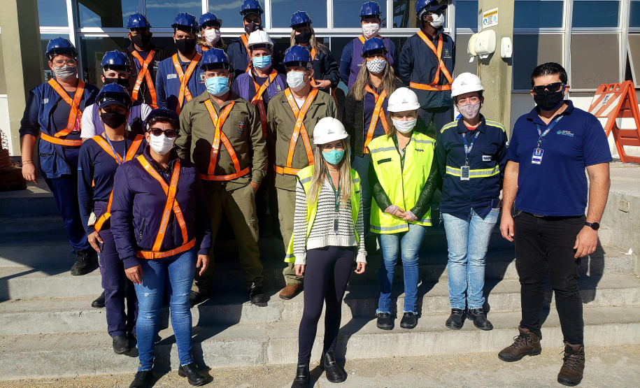 No começo da semana, técnicos e funcionários da Secretaria de Saúde do Estado e da Secretaria Municipal de Saúde e Prevenção de Paranaguá (SEMSAP) estiveram no Porto de Paranaguá para fazer o reconhecimento e uma análise prévia da área do cais, para definição de metodologias e técnicas de aplicação do ?fumacê?, com objetivo de combater a proliferação do mosquito da dengue. - Foto_ Claudio Neves/Portos do Paraná