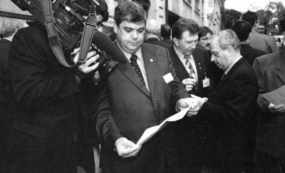 O combate à febre aftosa no Brasil e no Paraná começou na década de 1960.Na época, a doença era endêmica. A partir de então, diante da evolução dascadeias produtivas ligadas às pecuárias, a FAEP passou a participar ativamente do processo de fortalecimento da defesa sanitária do Paraná. - Foto: FAEP