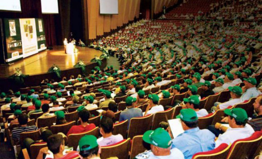 Produtores lotam o Teatro Positivo em evento realizado em Curitiba - Foto: FAEP