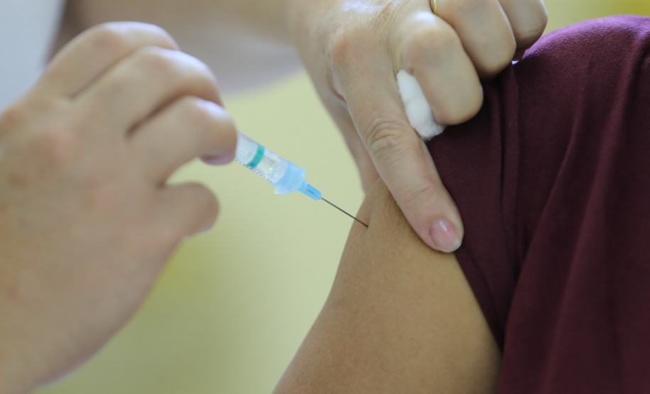 Com eficiência superior a 80%, Paraná ultrapassa 3,6 milhões de vacinas aplicadas contra a Covid-19.Foto: Geraldo Bubniak/AEN